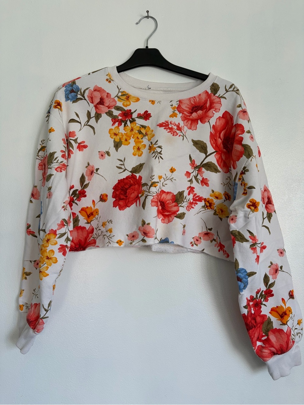 Women's Vintage White Floral Cropped Sweatshirt